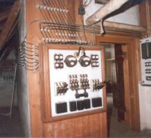 elektrische Verteilung unterhalb des Daches elektrische Verteilung unterhalb des Daches